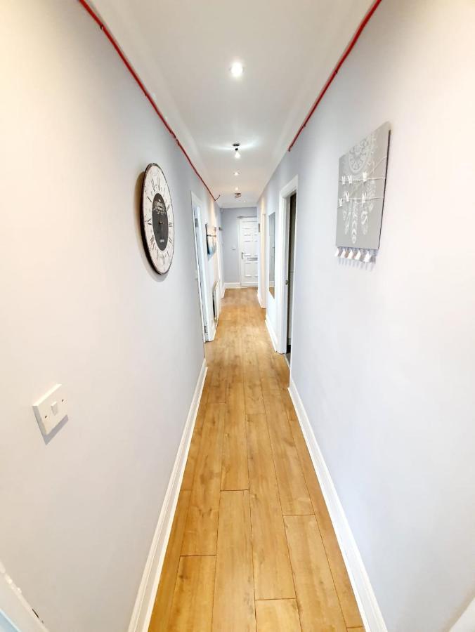 3 Bedroom Apartment Next To Westcliff-On-Sea Station Southend-on-Sea Kültér fotó