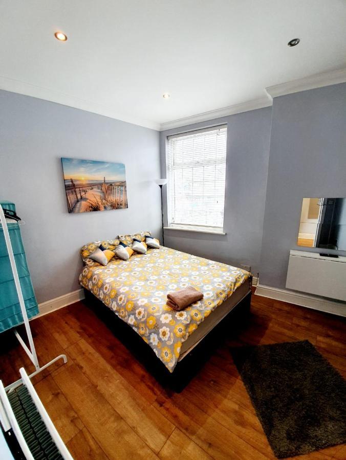 3 Bedroom Apartment Next To Westcliff-On-Sea Station Southend-on-Sea Kültér fotó